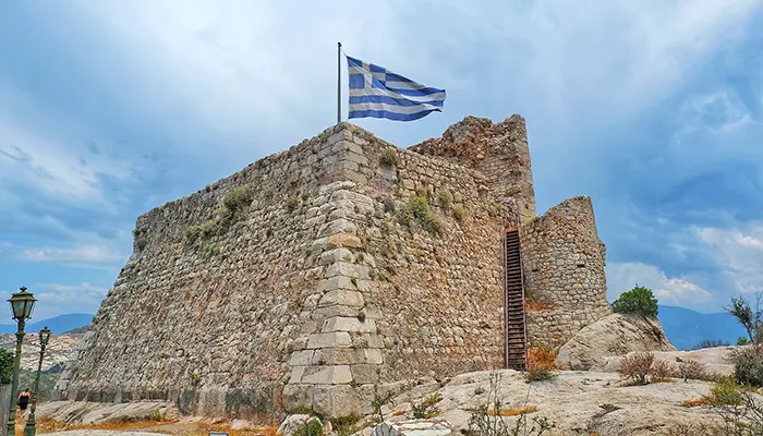 Meis Adası'nda Şövalyeler Kalesi'ne tırmanın.