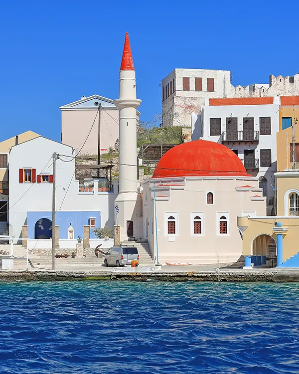 Meis Adası'nda Eski Cami'deki Halk Müzesi'ni ziyaret edin.