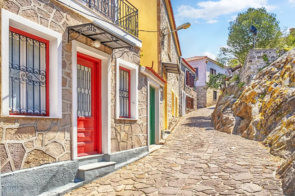 Aliağa Midilli feribot seferleri için yolculuk detayları ve feribot tipleri.