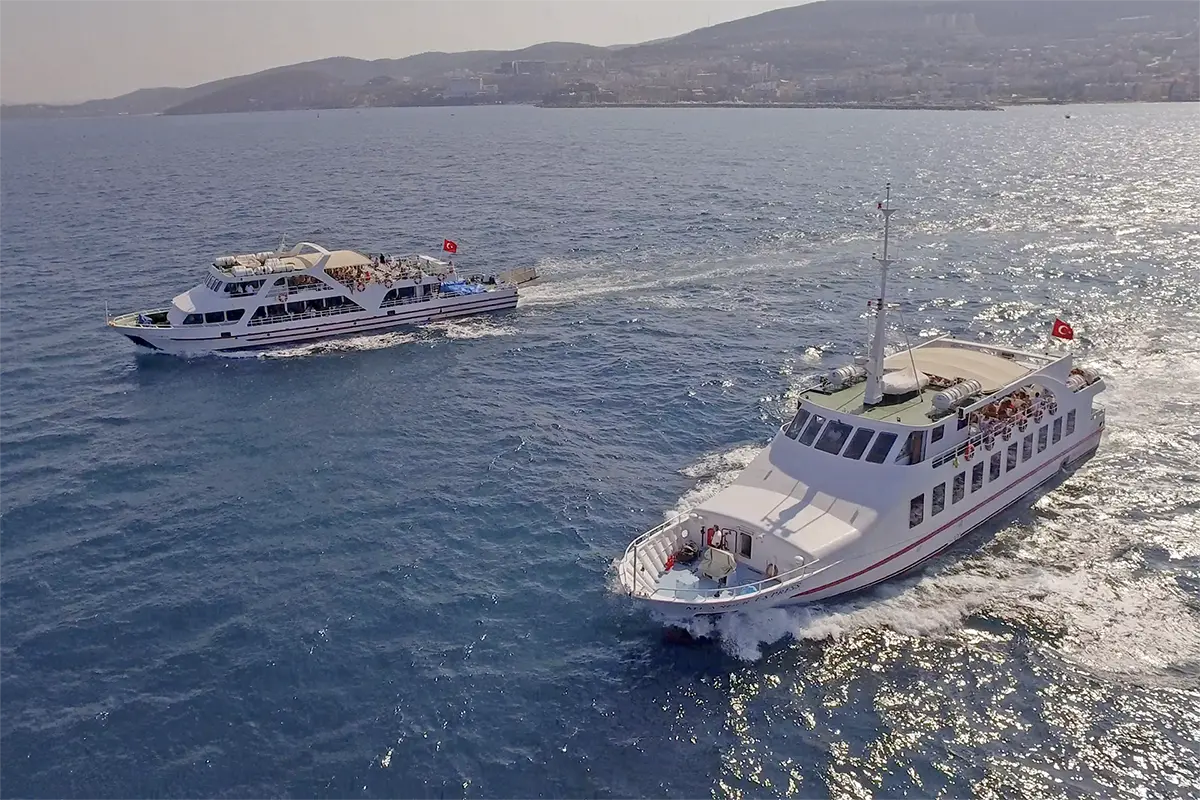 Kuşadası'ndan Patmos Adası'na günlük charter feribot seçenekleri.