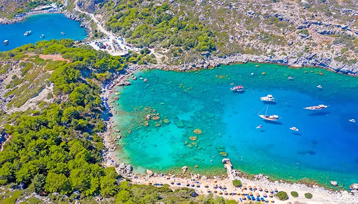 Rodos Adası'nda Anthony Quinn Koyu'nda yüzün.