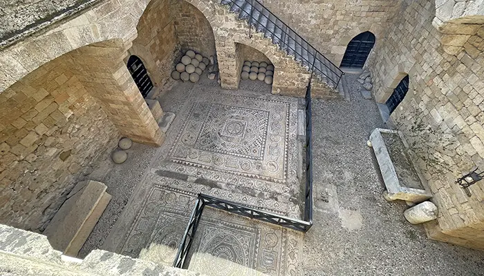 Rodos Adası'nda Rodos Arkeoloji Müzesi'ni keşfedin.