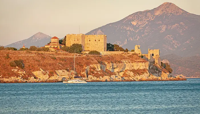 Samos adasındaki Lykourgos Logothetis Kalesi.