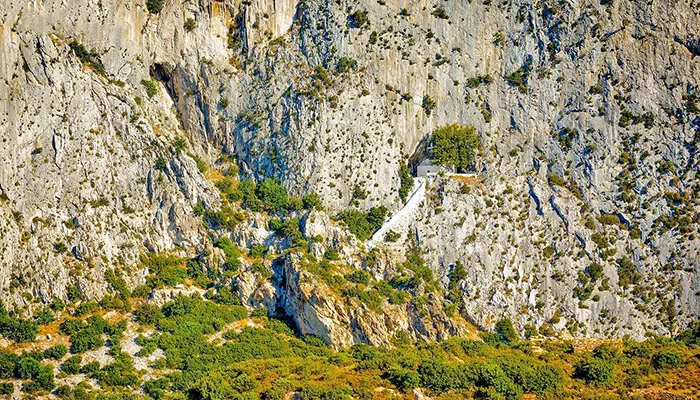 Samos adasındaki Pythagoras Mağarası.