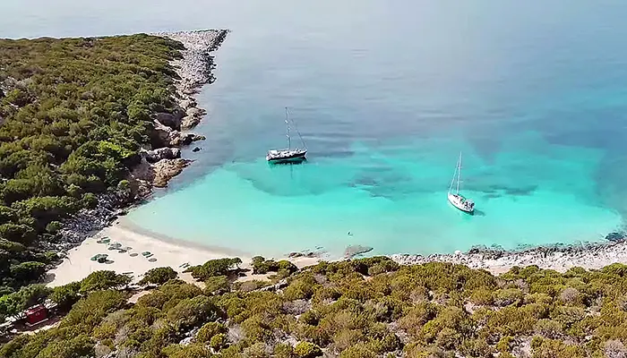Samos adasının yakınındaki Samiopoula Adası.